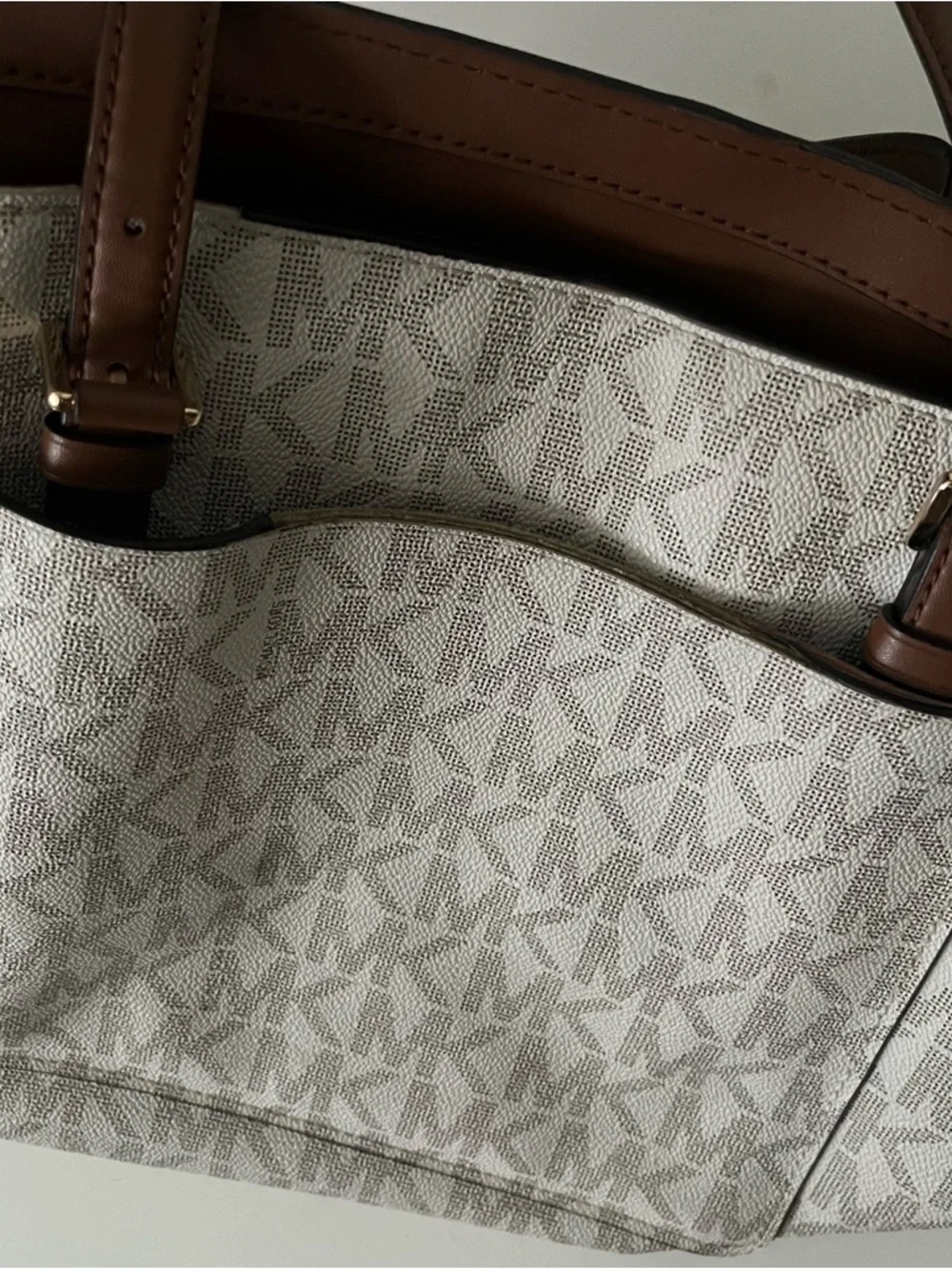 MICHAEL KORS Signature Aria Tote Vanilla AOP Gold Tone Hardware FLAWED - Picture 9 of 10